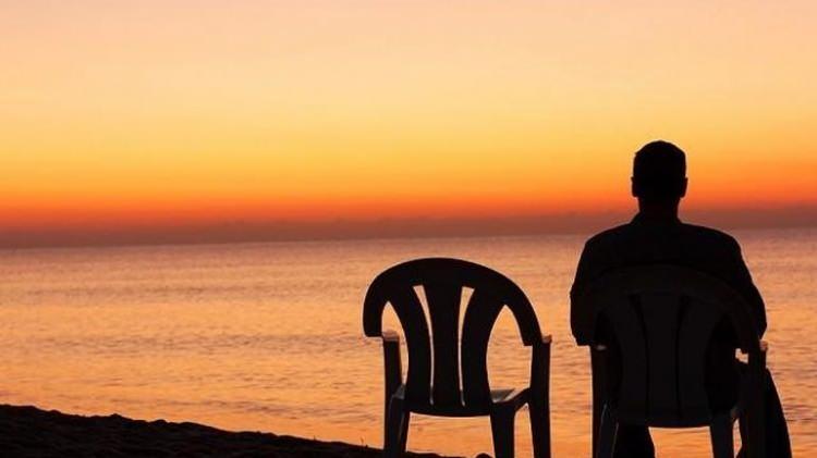 <p>Dünya'da yaşlı nüfus oranı hızla artıyor.</p>

<p> </p>

<p>Türkiye'deki tablo ise korkutan boyutlara ulaşıyor. </p>

<p>Durum böyle olunca yalnızlık istatistikleri de yukarı yönlü hareket ediyor.</p>
