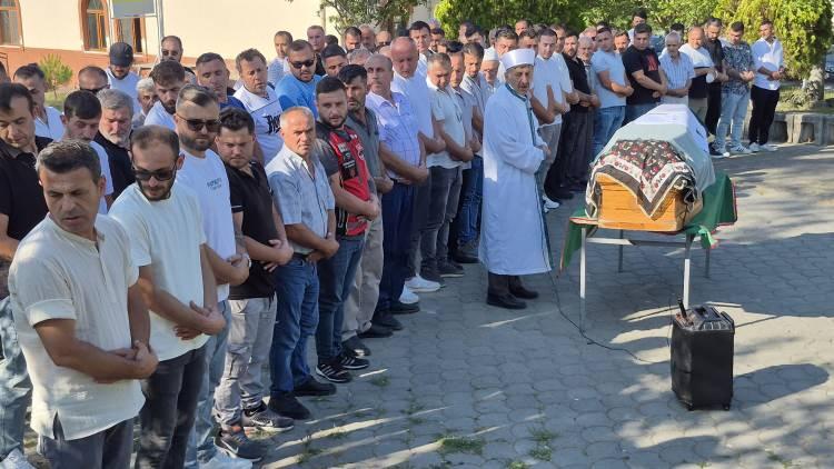 <p>Fati Asan'ın cenazesi kılınan namazın ardından Ağdacı Köyü'nde aile kabristanına defnedildi.</p>
