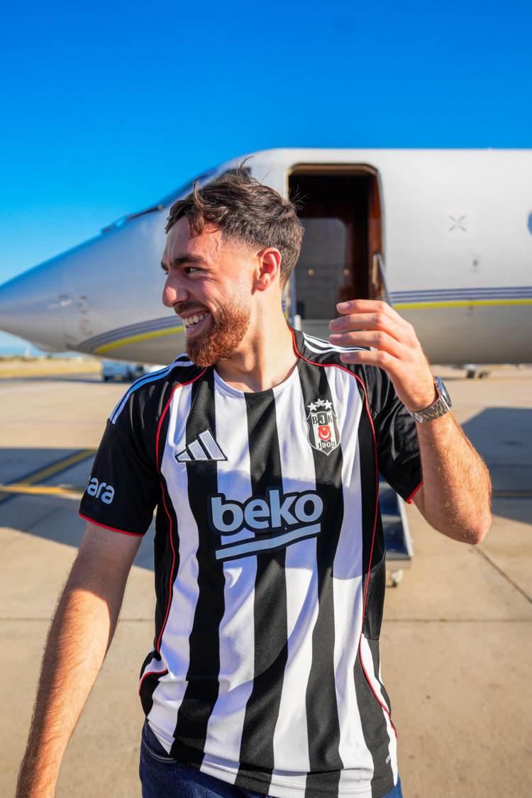 <p>Beşiktaş'ın yeni yıldızı Orkun Kökçü ise ödeme planı ve zorunlu satın alma maddesiyle Süper Lig'in en yüksek maliyetli anlaşmalarından biri olarak kayıtlara geçti.</p>