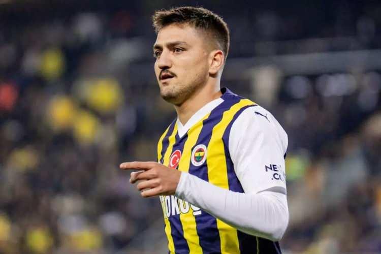 <p>Milli yıldız, geçmişte transferine 50.6 milyon euro bonservis ödenen Cengiz Ünder'i de geçerek Türk futbol tarihinde bonservisine en çok bedel ödenen oyuncu oldu.</p>