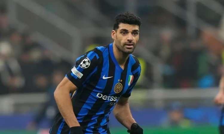 <p>Beşiktaş, Inter'in satış listesine koyduğu Mehdi Taremi'yi kadrosuna katmak istiyor. Oyuncuyla Fulham ve Katar ekipleri de ilgileniyor.<br />
<br />
(FANATİK)</p>