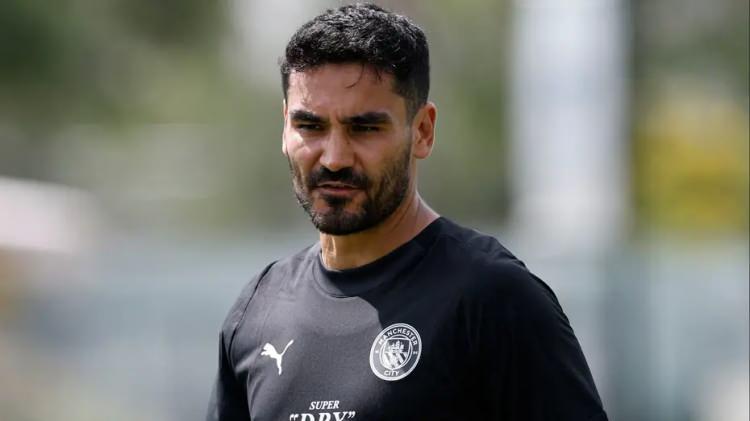 <p>Galatasaray, maddi konularda da anlaşma sağladığı İlkay Gündoğan'ı kadrosuna katmaya çok yakın.<br />
<br />
(FANATİK)</p>
