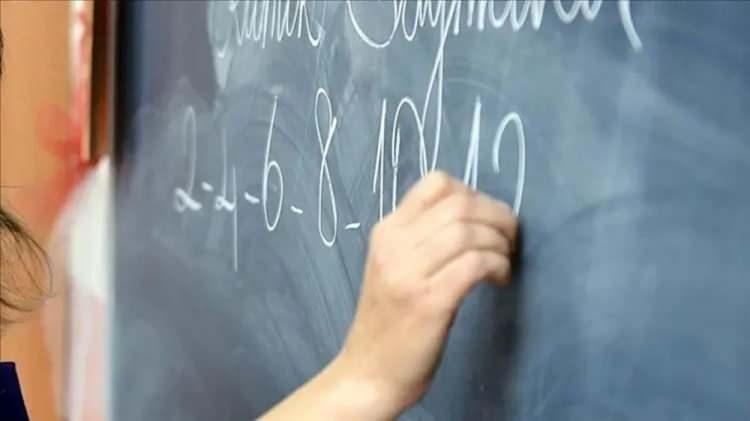<p>Bu okulların binalarında en az 20 derslik, uygulanan özel programın niteliğine uygun yeterli sayıda atölye, laboratuvar ve branş derslikleri, görsel sanatlar atölyesi ve müzik dersliği, kütüphane veya z-kütüphane, okula ait spor salonu, açık spor alanları, konferans salonu, lojman, kız ve erkek öğrenciler için ayrı ayrı olmak üzere okulun tüm öğrencilerini barındırabilecek kapasiteli pansiyon bulunacak.</p>
<p> </p>