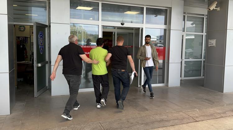 <p>İhbarla gelen sağlık ve polis ekiplerince yapılan kontrolde Shabana Solaiman Khil'in hayatını kaybettiği belirlendi.</p>
<p> </p>