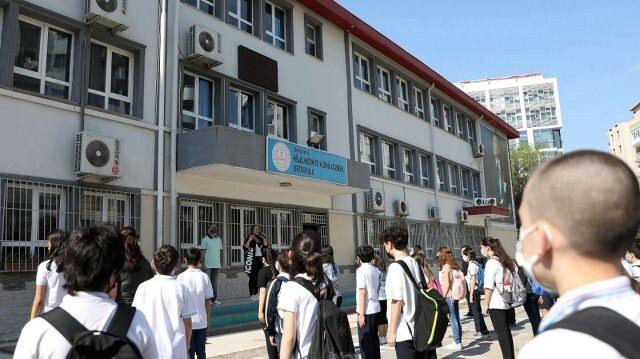 <p>"Milli Eğitim Bakanlığı Proje Okulları Yönetmeliği" Resmi Gazete'de yayımlanarak yürürlüğe girdi.</p>
<p> </p>