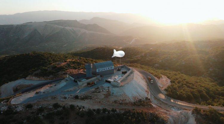 <p><span style="color:rgb(51, 51, 51)">Uçuşu sağlayan helyumun görevden sonra vakumlanarak tüplere tekrar doldurulmasını sağlayan sistem yerli imkanlarla ilk kez geliştirilerek kullanıldı. </span></p>