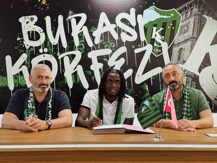 <p>Joseph Nonge<br />
<br />
Kocaelispor<br />
<br />
Orta saha</p>
