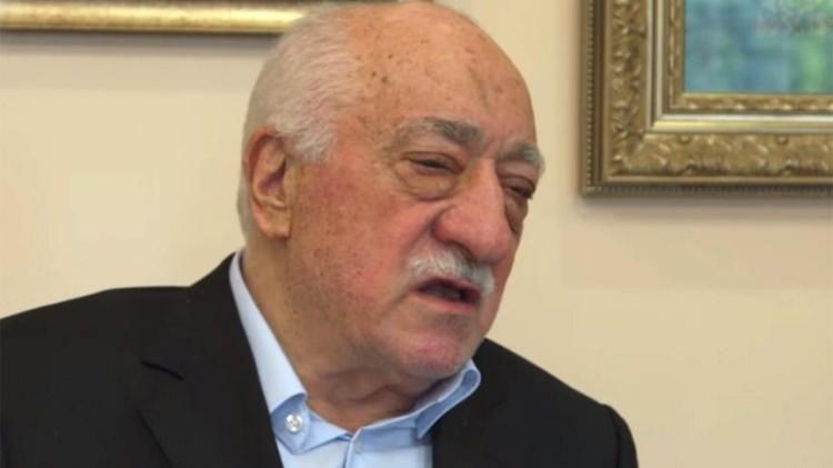 <p>Gülen’in “M. F. G.” şeklindeki mahlasındaki “M” harfinin ise “Muhammed”, “Muhterem”, “Mesih” veya “Mehdi” gibi dini çağrışımlar barındırdığı değerlendirildi. Örgüt liderinin 1988 edilmesine ise “Yiv kırma” adı verildiği bildirildi.</p>