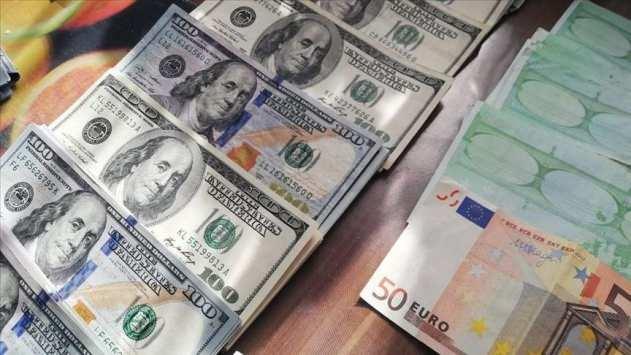 <p>Sözlüğe göre FETÖ, örgütsel kararların alınması ve mensuplar arasında yayılması sürecini “Altın Günü” olarak şifreledi. Örgütün finansal kaynaklarının önemli kalemlerinden olan himmet paraları ise “Tereyağı” ifadesiyle kodlandı. Bu ifadeyle örgüt, telefon görüşmelerinde ya da yazışmalarda denetime takılmadan finansal faaliyetlerine devam etti.</p>