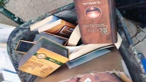 <p>Gülen’in çeşitli vaazlarında bu kavrama sıkça yer verdiği, “hizmet için yanmak” metaforuyla örgüt mensuplarına fedakârlık çağrısı yaptığı görülür. Özellikle örgütün kritik kadrolarında görev alacak gençler bu tür metaforlarla motive edilmiştir.</p>
