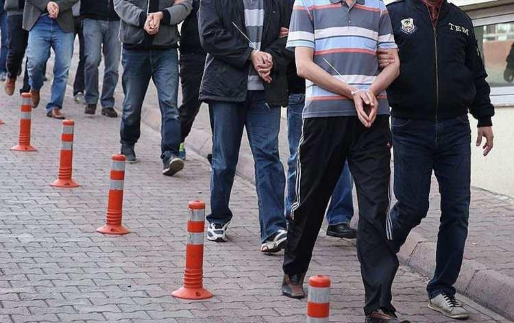 <p>Sözlükte, örgüt içerisinde hiçbir istişareye açık olmayan konular için “Yasaklı meyve grubu” ifadesi kullanıldığı, TSK yapılanmasında sivil mahrem imam adaylarının sabır ve bağlılıklarının test “B Katı”, “C Katı” ve “D Katı” şeklinde sınıflandırıldı. Bu yapıların, örgüt mensuplarının rütbelerine, pozisyonlarına ve operasyonel sorumluluklarına göre ayrıldığı anlaşıldı.</p>

<p> </p>
