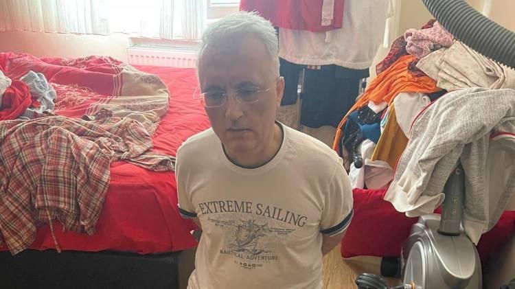 <p>&Ouml;rg&uuml;t&uuml;n devletin kritik kurumlarına sızma faaliyetleri de şifreli dil ile y&uuml;r&uuml;t&uuml;ld&uuml;. İstihbarat birimlerine yerleştirilen &ouml;rg&uuml;t mensupları &ldquo;Kozmik&rdquo; olarak adlandırıldı. Milli İstihbarat Teşkilatı&rsquo;na y&ouml;nelik yapılanma ise &ldquo;Malikhane&rdquo; olarak şifrelendi. &Ouml;te yandan, G&uuml;len&rsquo;in Atat&uuml;rk ve İn&ouml;n&uuml; d&ouml;nemini k&uuml;&ccedil;&uuml;mseyici şekilde &ldquo;Mabede giden yolların kapatıldığı zaman dilimi&rdquo; şeklinde tanımladığı kaydedildi.</p>
