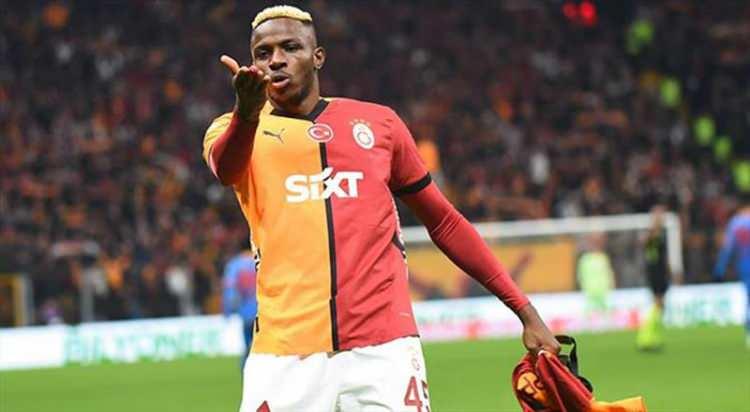 <p>Galatasaray'ın tarihi transfer hamlesinde kriz aşıldı.<br />
<br />
Napoli ile gelen talepler doğrultusunda anlaşma sağlandı, son detaylar görüşülüyor.<br />
<br />
Ses getirecek transferin açıklanması an meselesi.<br />
<br />
(FANATİK)</p>
