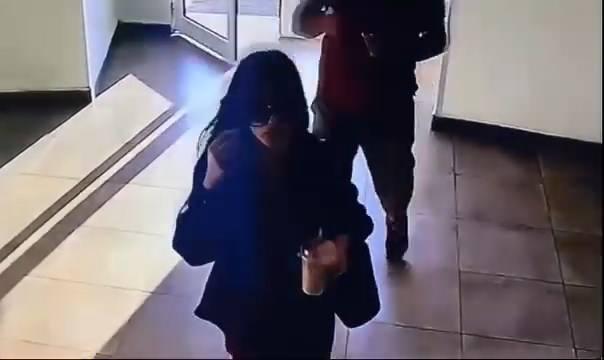 <p>Övezova’nın, kaldığı apartmanın 6’ncı katından düşerek hayatını kaybettiği, olay sonrası Cemil Koç’un ifadesine başvurulduğu ancak yeterli delil bulunamadığı için serbest bırakıldığı öğrenildi.</p>
