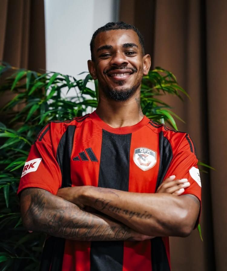 <p>Juninho Bacuna<br />
<br />
Gaziantep FK<br />
<br />
Orta saha</p>
