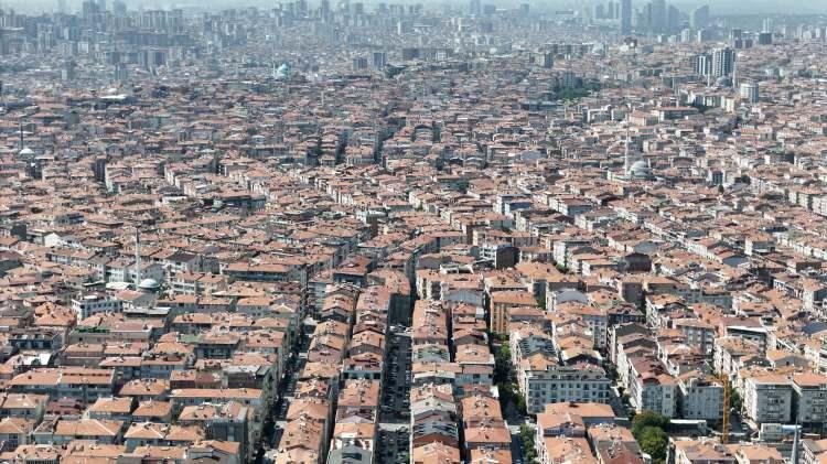 <p>Ortalama trafik hızı düşüklüğü ve geçirimsiz yüzey oranı ile birinci sırada yer alıyor. Güngören'inin hava kalitesi indeksi ise 39 ilçe arasında 26'ncı sırada yer alıyor.</p>