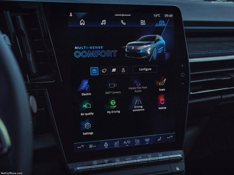 <p>E-Tech full hibrit versiyonu, sadece 8,2 saniyede 0’dan 100 km/s hıza ulaşıyor.</p>