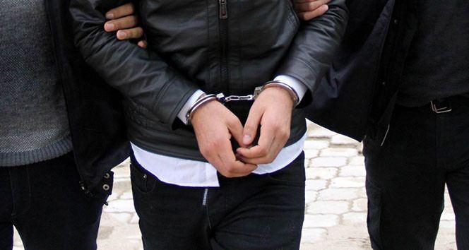 <p>Tutuksuz yargılanan E.Ö. ise 3 yıl hapis cezasına çarptırıldı. E.Ö. hakkındaki adli kontrol şartının devamına karar verildi.</p>
