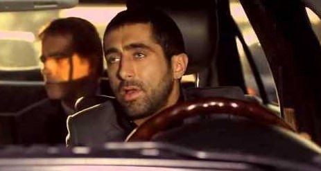 <p><span style="color:#000000"><strong>Oyunculuğu bırakarak yeni bir yola giren 42 yaşındaki Başaran, "GDO Karakedi" filminde kullandığı pilav arabasını gerçeğe uyarlayarak pilavcılığa başladı.</strong></span></p>