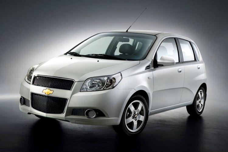 <p><strong>6. Chevrolet Aveo 1.4 LT – 2013</strong></p>
<p> </p>
<p>Ortalama 157.000 km | Manuel | Benzin</p>
<p> </p>
<p>Fiyat Aralığı: 450.000 – 503.500 TL</p>