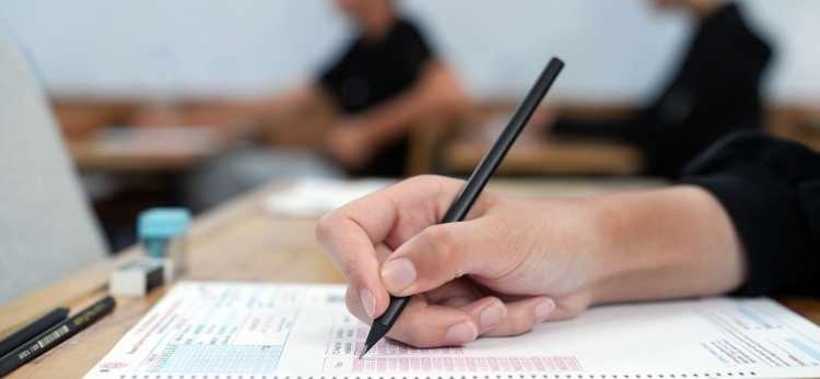 <p>Rapora göre diğer illerde tam puan alan öğrenci sayısı dağılımı şöyle: <em><strong>"Gaziantep'ten 23, Bursa'dan 20, Kocaeli'den 19, Kayseri'den 18, Mersin'den 17, Samsun'dan 15,</strong></em></p>
