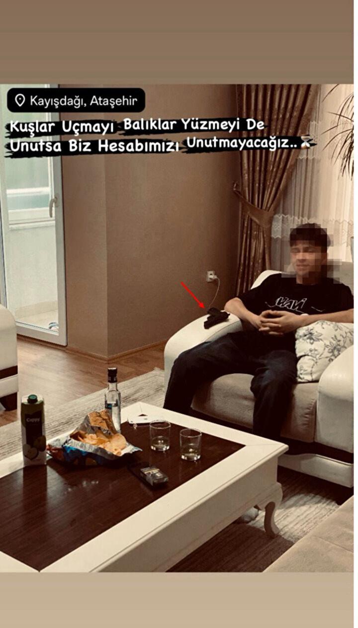<p>Katillerin telefonlarında bulunan resimlerde ağır makineli silahlarla ve alkol şişeleriyle pozlar verdiği görüldü.</p>
<p> </p>