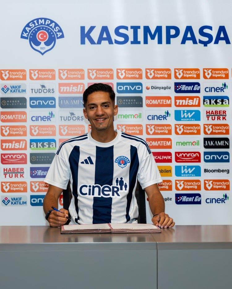 <p>Cem Üstündağ<br />
<br />
Kasımpaşa<br />
<br />
Orta saha</p>

