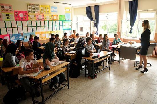 <p>Araştırma-geliştirme, proje eğitimi, ölçme-değerlendirme ve izleme sonucunda elde edilen verilere yönelik süreçler ile eğitim-öğretim faaliyetlerini daha nitelikli hale getirmek amacıyla "Okul AR-GE birimi" kurulacak. </p>
