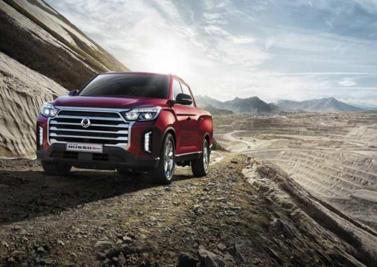<p><strong><span style="color:#B22222">SSANGYONG MUSSO GRAND</span></strong></p>
<p> </p>
<p><strong>Başlangıç paketi mevcut fiyatı </strong>1 milyon 785 bin lira,</p>
<p> </p>
<p><span style="color:#B22222"><strong>Yüzde 50 ÖTV'li hali </strong></span>2 milyon 574 bin 518 lira,</p>
<p> </p>
<p><strong>Tam donanımlı modeli mevcut fiyatı </strong>1 milyon 849 bin 412 lira,</p>
<p> </p>
<p><span style="color:#B22222"><strong>Yüzde 50 ÖTV'li hali </strong></span>2 milyon 667 bin 420 lira</p>