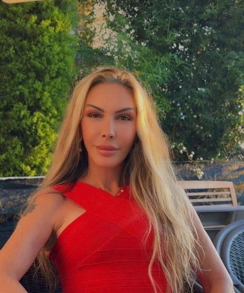 <p>Petek Dinçöz'ün yüz gerdirme operasyonu geçiren annesi Esra Süay Toğuş’un yeni hali...</p>