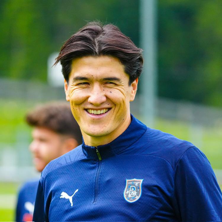 <p>Eldor Shomurodov<br />
<br />
Başakşehir<br />
<br />
Santrafor</p>