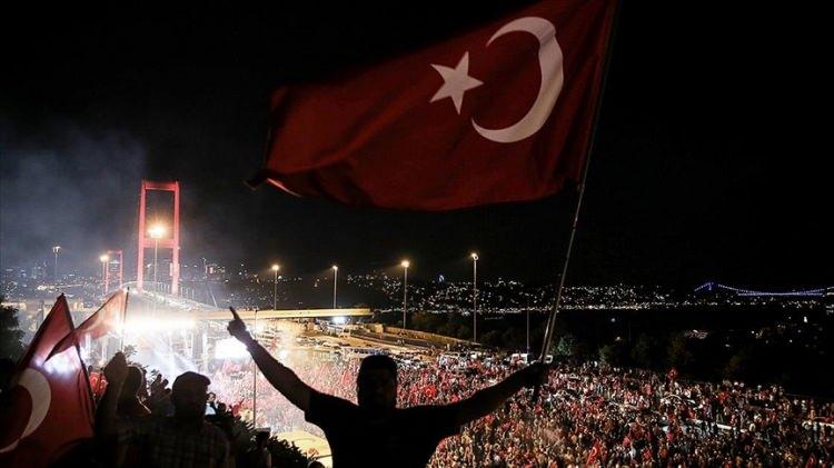 <p>FETÖ mensupları tarafından 15 Temmuz 2016'da gerçekleştirilen hain darbe girişiminin üzerinden tam 9 yıl geçti. Spor camiası, 15 Temmuz Demokrasi ve Milli Birlik gününe özel paylaşımlar yaptı.</p>