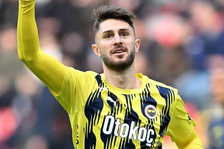 <p>İtalya Serie A takımlarıdan Udinese, Fenerbahçe'den İsmail Yüksek'in transfer teklifinde bulunmaya hazırlanıyor.<br />
<br />
(TAKVİM)</p>
