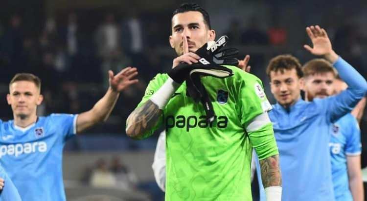 <p>Ter Stegen ve Milinkovic-Savic’ten istediği cevabı alamayan Monaco, Uğurcan Çakır'ı yeniden gündemine aldı. Fransız ekibi 15 milyon Euro'yu gözden çıkardı.<br />
<br />
(TÜRKİYE)</p>
