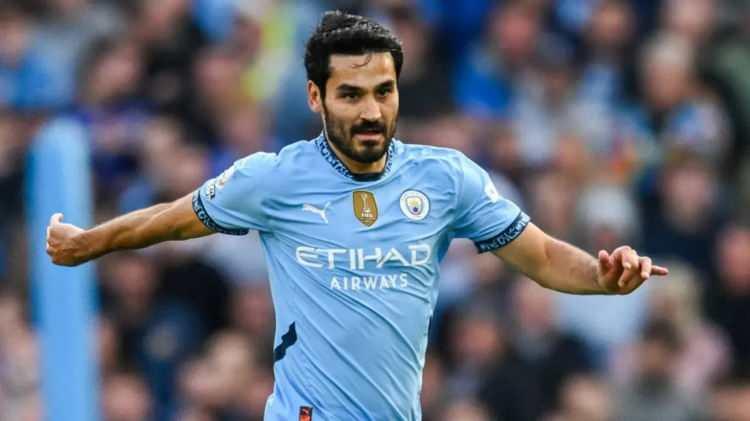 <p>Manchester City'de İlkay Gündoğan, takımdan bonservissiz ayrılabileceğini Galatasaray yönetimine iletti.<br />
<br />
Galatasaray Victor Osimhen transferini tamamlayıp İlkay'la masaya oturmayı planlıyor.<br />
<br />
(FANATİK)</p>