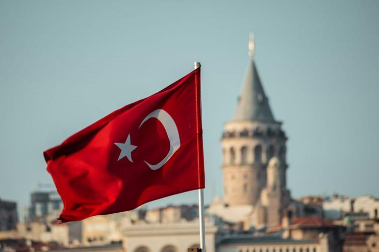 <p><span style="color:#B22222"><strong>1)  TÜRKİYE</strong></span></p>
