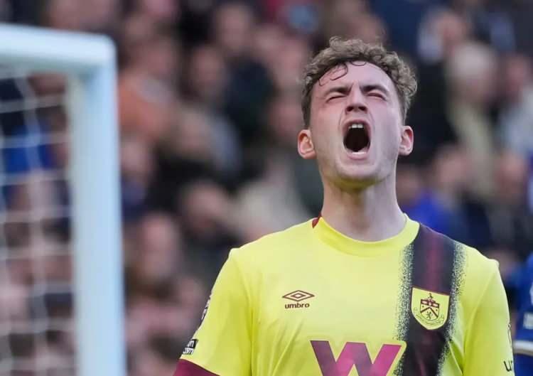 <p>Jacob Bruun Larsen ➡ Burnley</p>
