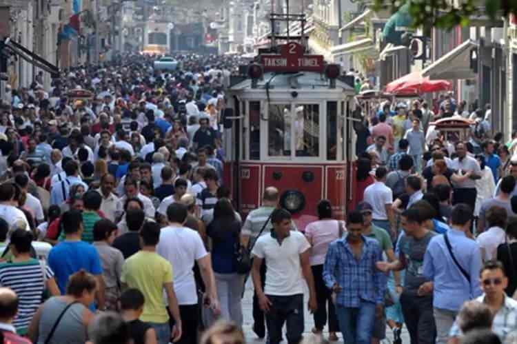 <p><strong>En az göç veren illerse şöyle:</strong></p>
<p> </p>
<p>Ardahan: 6 bin 441 kişi</p>
<p>Kilis: 8 bin 41 kişi</p>
<p>Bayburt: 8 bin 639 kişi</p>