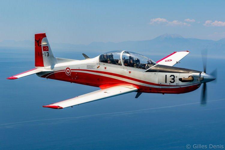 <p><span style="color:#B22222"><strong>KT-1T: </strong></span></p>
<p> </p>
<p> </p>
<p>Hafif turboprop eğitim uçağı</p>
<p> </p>