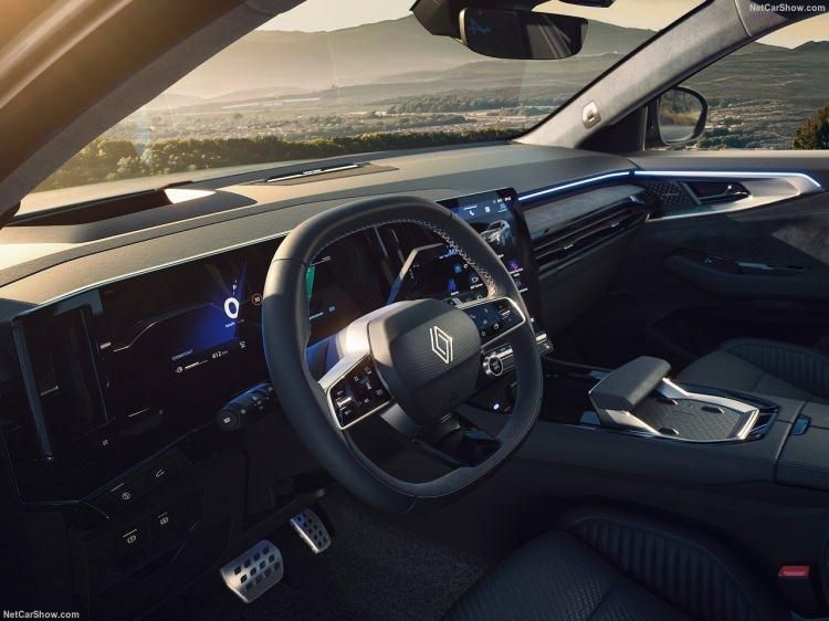 <p>Android Auto ve Apple CarPlay desteği, gelişmiş ses yalıtımı ve otonom sürüş destek sistemleri de modelin modern yönünü pekiştiriyor.</p>
