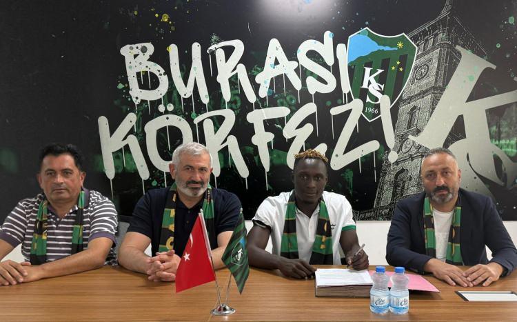 <p>Dan Agyei<br />
<br />
Kocaelispor<br />
<br />
Santrafor</p>
