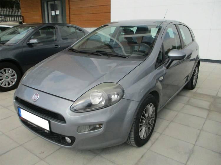 <p><strong>1. Fiat Punto 1.3 MultiJet My Life – 2015</strong><br />
</p>
<p>Fiyat Aralığı: 417.000 – 478.500 TL</p>
<p> </p>
<p>Kilometre: Ortalama 196.000 km</p>
<p> </p>
<p>Yakıt: Dizel | Vites: Manuel</p>
<p> </p>
<p>Yorum: Şehir içi kullanım için ideal, ekonomik ve yedek parçası kolay bulunan bir model.</p>