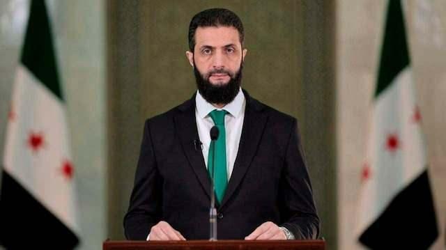 <p>Suriye’de 12 Aralık 2024’te Beşar Esad rejimini devirerek iktidara gelen HTŞ (Heyet Tahrir el-Şam) lideri Ahmed Şara, ülkede onlarca yıl süren diktatörlüğü sona erdirdi.</p>
<p> </p>