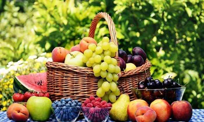 <p><span style="color:#000000"><strong>Kavurucu yaz sıcakları dört bir yanda etkisini sürdürürken beslenme rutinimize ferahlatıcı ve serinletici öğünleri eklemeye özen gösteriyoruz. Özellikle aromatik ve leziz tatlarıyla günümüzü reklendiren meyveler, bu öğünlerin başında yer alıyor. </strong></span></p>