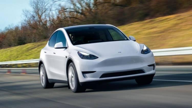 <p>ABD'de 30 Eylül'e kadar teslim edilen her yeni Tesla 7 bin 500 dolar kira teşviki alıyor. Bunun da ötesinde, şirketin Full Self-Driving (Denetimli) gelişmiş sürüş destek sisteminin bir aylık ücretsiz deneme sürümünün yanı sıra Premium Connectivity özelliğinin ücretsiz deneme sürümüne sahip oluyorlar. Model 3 ve Model Y 30 günlük ücretsiz deneme süresine sahipken Model S, Model X ve Cybertruck bir yıllık deneme süresine sahip.</p>
<p> </p>
