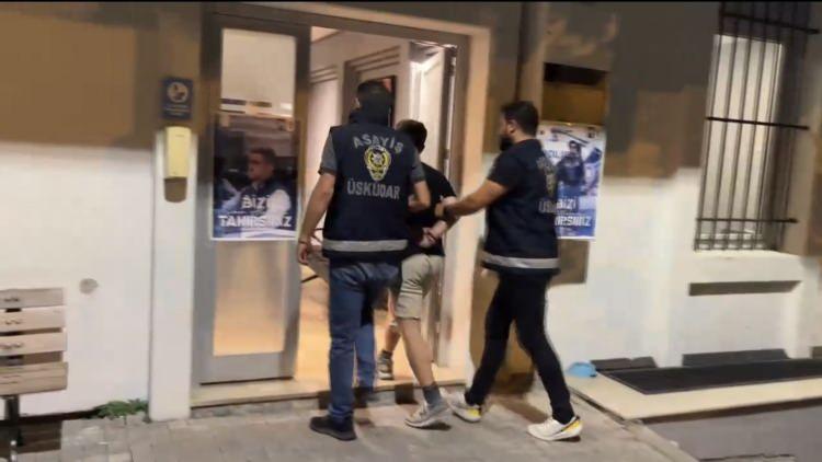 <p>İstanbul Üsküdar'da bulunan bir akaryakıt istasyonunda adeta korku dolu anlar yaşandı. </p>
<p>İki eski tanıdığın arasındaki tartışma, kanlı bitti.</p>
<p>İşte detaylar...</p>