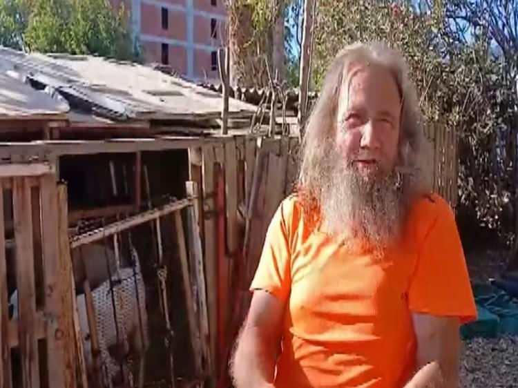 <p>Erdek ilçesinde yaşayan 2 çocuk babası Mehmet Keşniş, çevresinde hayvanlara olan sevgisiyle tanınıyor.</p>