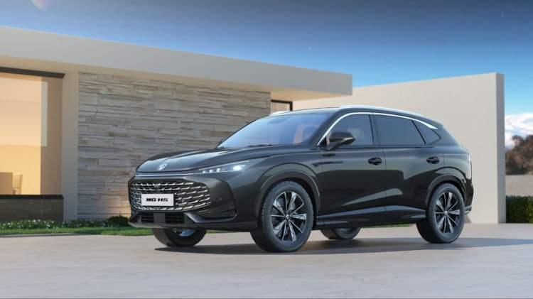 <p>MG, MG4'ün tek motorlu arkadan çekişli bir konfigürasyonda 120 kW'lık arkaya monte edilmiş bir elektrik motoruna güç veren 70 kWh'lık bir batarya paketi kullandığını iddia ediyor.</p>
