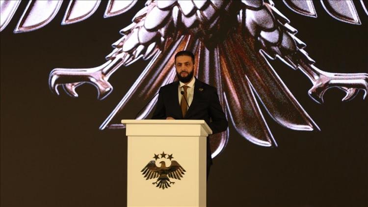 <p>İLK SUİKAST GİRİŞİMİ ŞAM'DA GERÇEKLEŞTİ: ŞARA'YI TÜRKLER KURTARDI</p>

<p><br />
İlk girişim, Ahmed Şara’nın başkent Şam’daki Cumhurbaşkanlığı Sarayı "Kasrü'l Şaab" çıkışında yaşandı.</p>

<p> </p>
