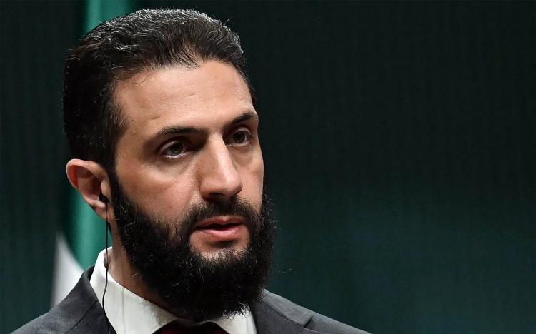 <p>İKİNCİ SUİKAST GİRİŞİMİ DE TÜRK EKİPLER TARAFINDNA ENGELLENDİ</p>
<p><br />
İkinci girişim, Suriye’nin Ürdün sınırına yakın Dera vilayetinde meydana geldi. Ahmed Şara’nın bölgeye yaptığı bir ziyaret sırasında, Suriye ve Türk güvenlik birimleri konvoy güzergâhında şüpheli iki kişiyi tespit etti.</p>
<p> </p>